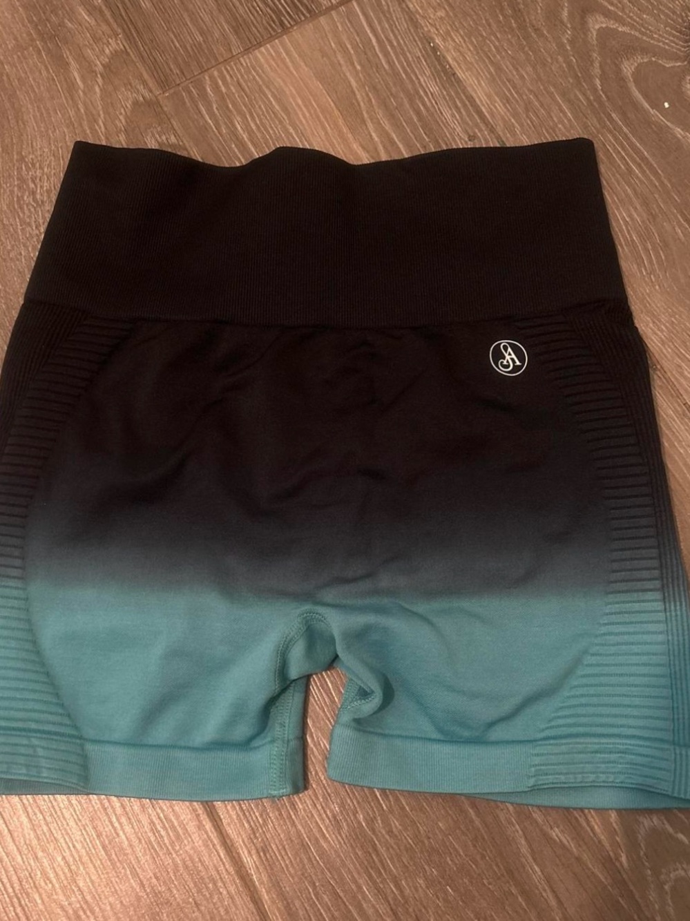 Allure Seamless Ombre High-Waist Shorts - Black to Teal